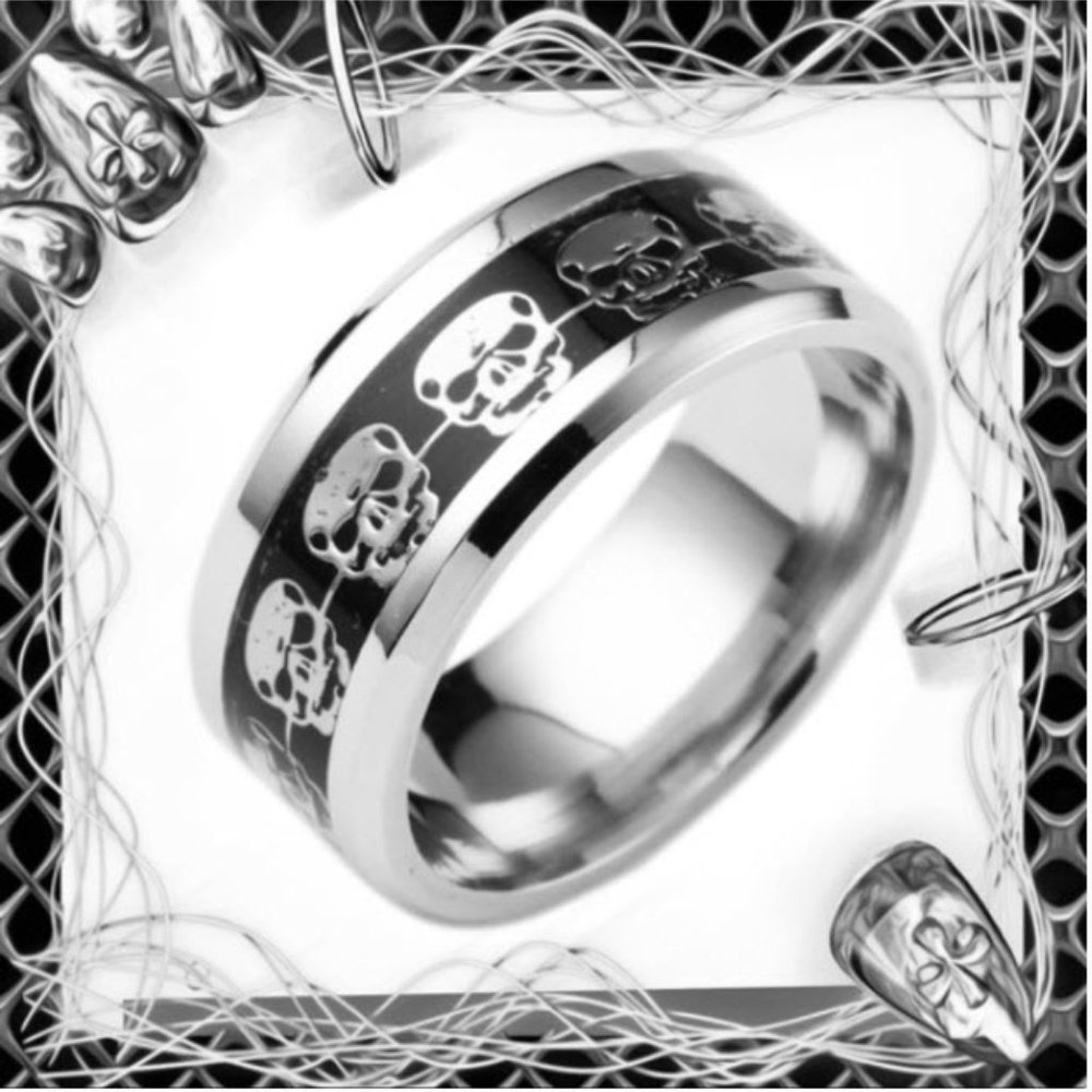 💀UNIQUE MEN.s RING. STERLING SILVER SKULLS AND RIMS 0n BLACK BACKGROUND. Sz 10
